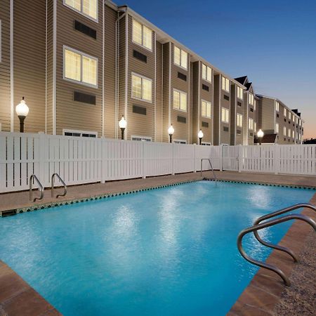 Super 8 By Wyndham San Antonio Airport North Hotel Екстериор снимка