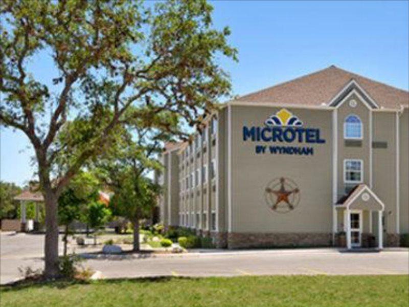 Super 8 By Wyndham San Antonio Airport North Hotel Екстериор снимка