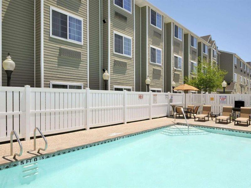 Super 8 By Wyndham San Antonio Airport North Hotel Екстериор снимка