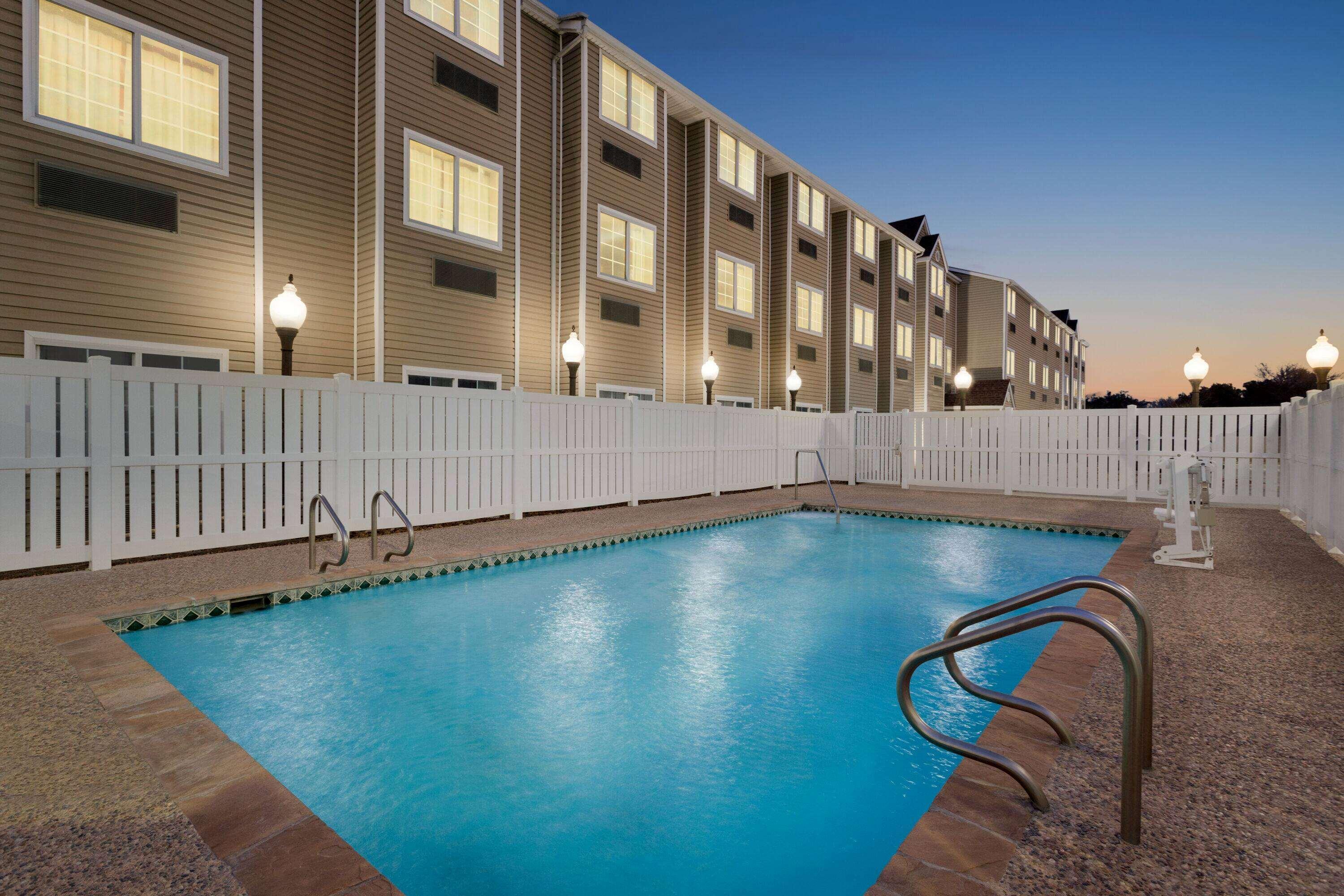 Super 8 By Wyndham San Antonio Airport North Hotel Екстериор снимка