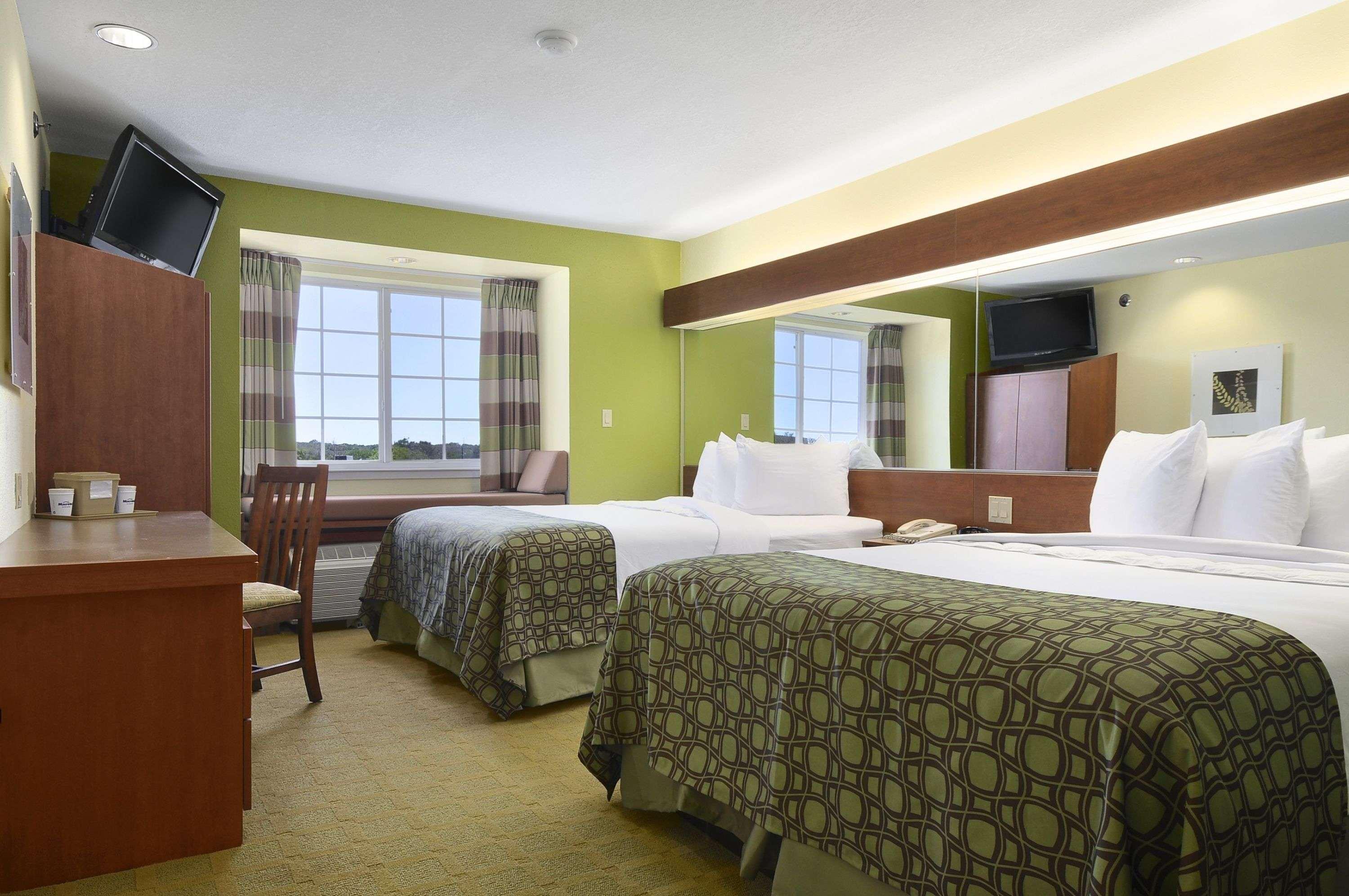 Super 8 By Wyndham San Antonio Airport North Hotel Екстериор снимка