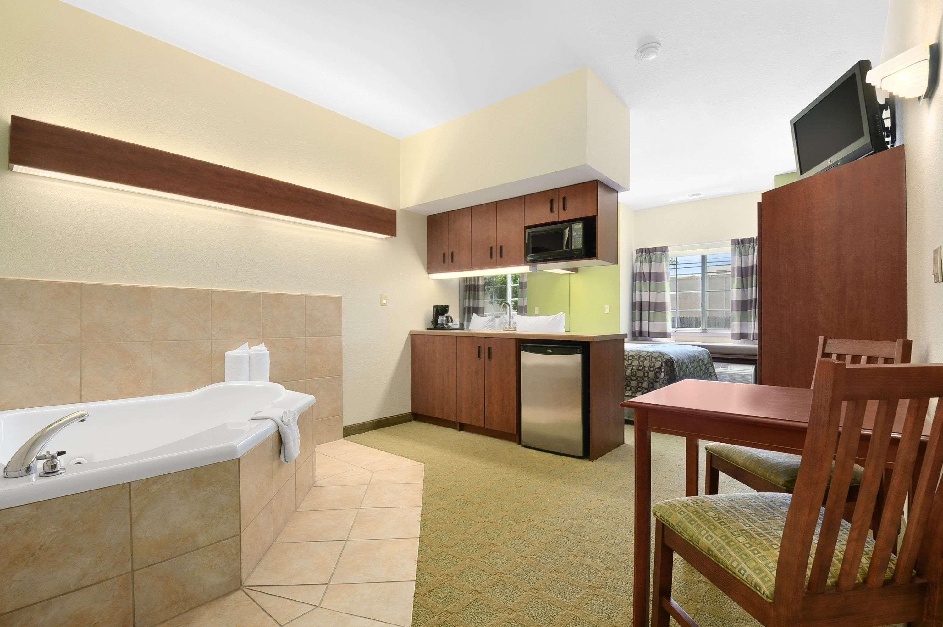 Super 8 By Wyndham San Antonio Airport North Hotel Екстериор снимка