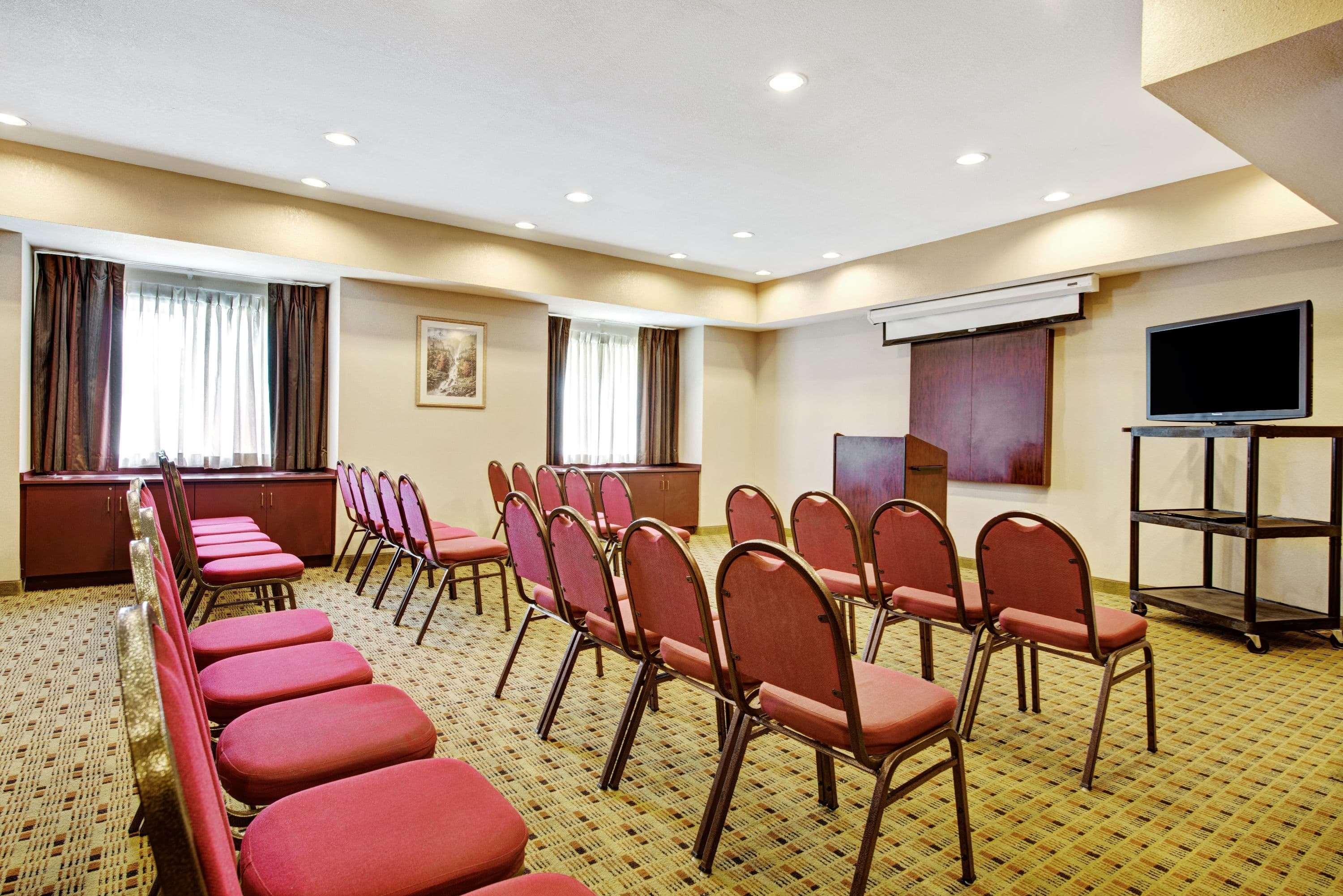 Super 8 By Wyndham San Antonio Airport North Hotel Екстериор снимка