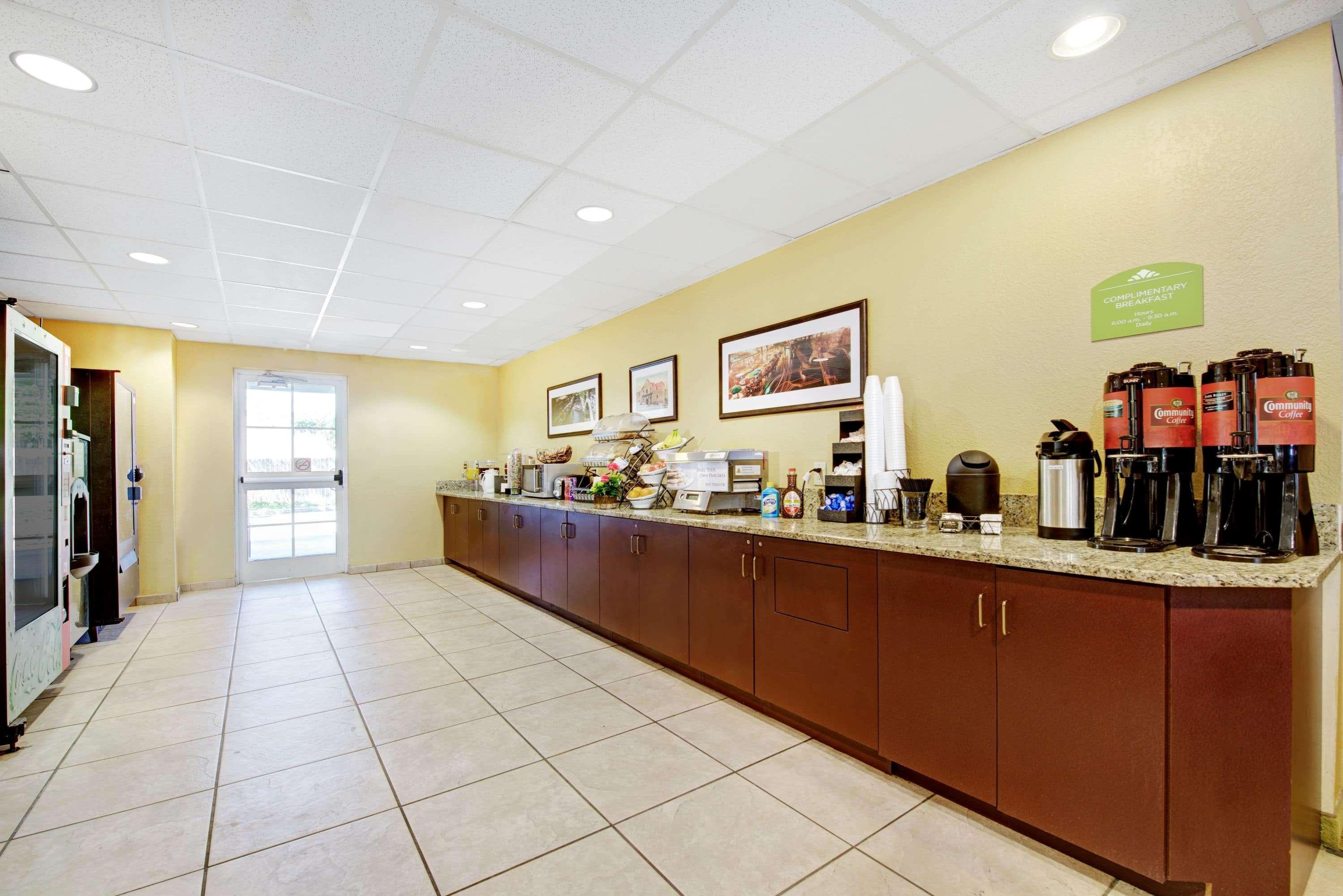 Super 8 By Wyndham San Antonio Airport North Hotel Екстериор снимка