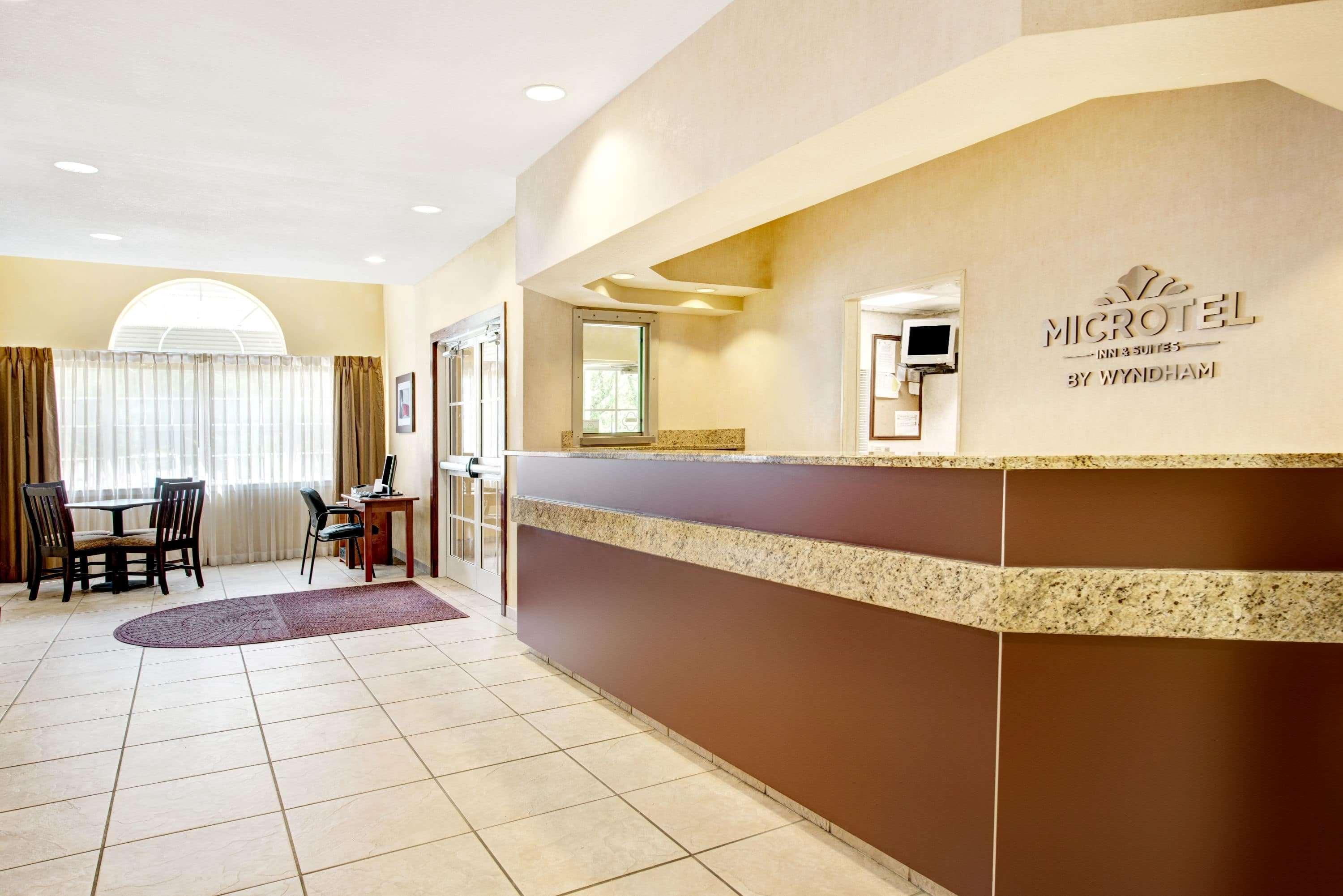 Super 8 By Wyndham San Antonio Airport North Hotel Екстериор снимка