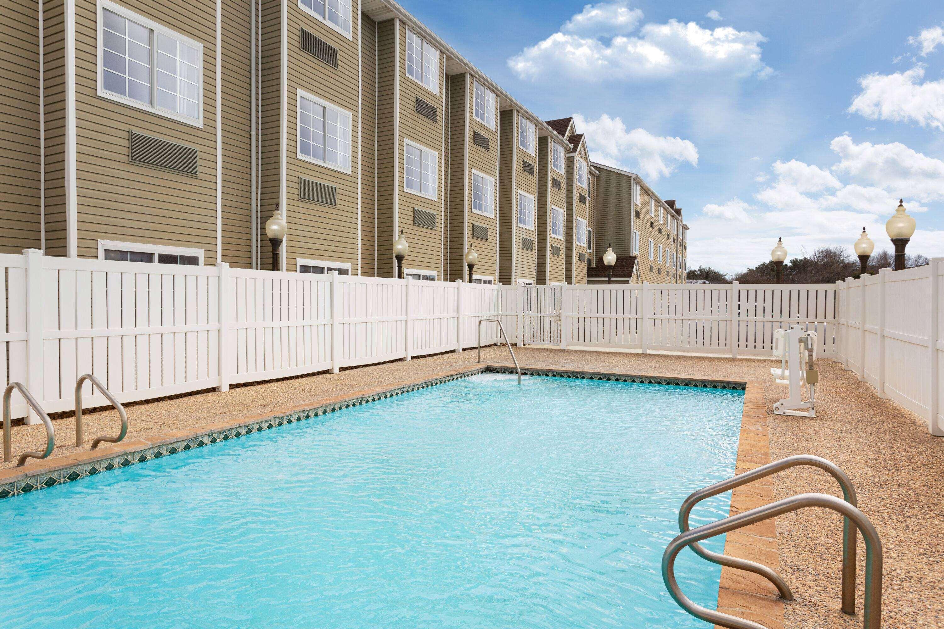 Super 8 By Wyndham San Antonio Airport North Hotel Екстериор снимка